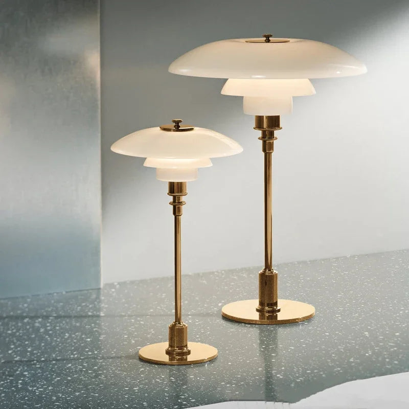 Nordische Tischlampe aus Glas – Minimalistische LED-Tischleuchte, modern und elegant, ideal für Büro- und Wohnräume | Brehn