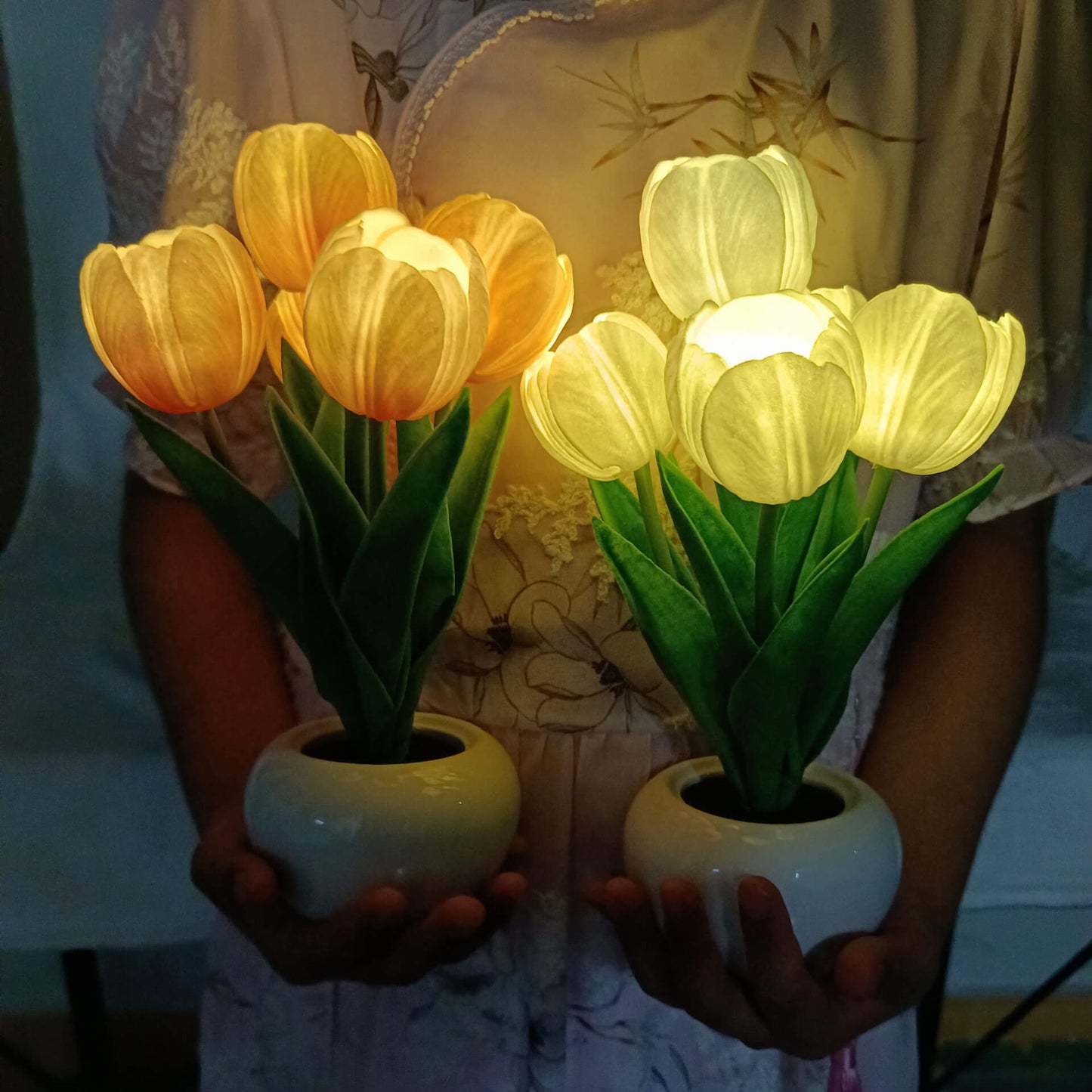 Moderne, kreative LED-Tischleuchte in Tulpen-Pfingstrosen-Optik
