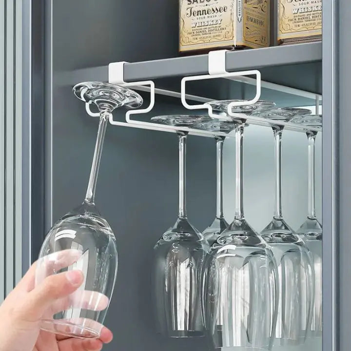 Eleganter Weinglashalter für die Unterbauinstallation
