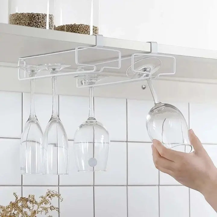 Eleganter Weinglashalter für die Unterbauinstallation