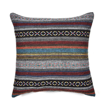 Kissenbezug im Ethno-Boho-Stil mit geometrischen Mustern
