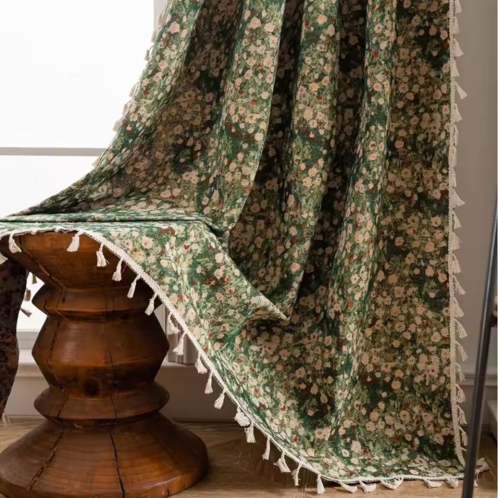 Brehn | Französischer Vintage-Blumenmuster-Teppichvorhang