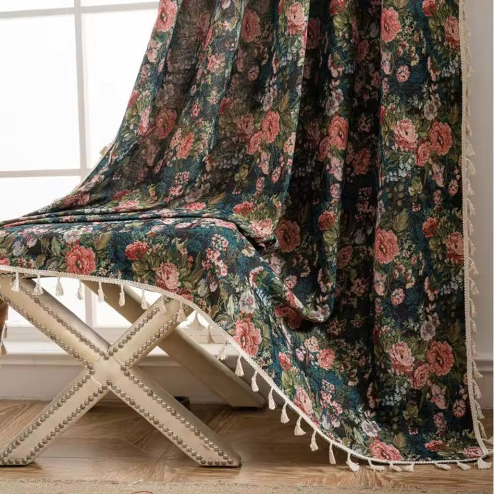 Brehn | Französischer Vintage-Blumenmuster-Teppichvorhang