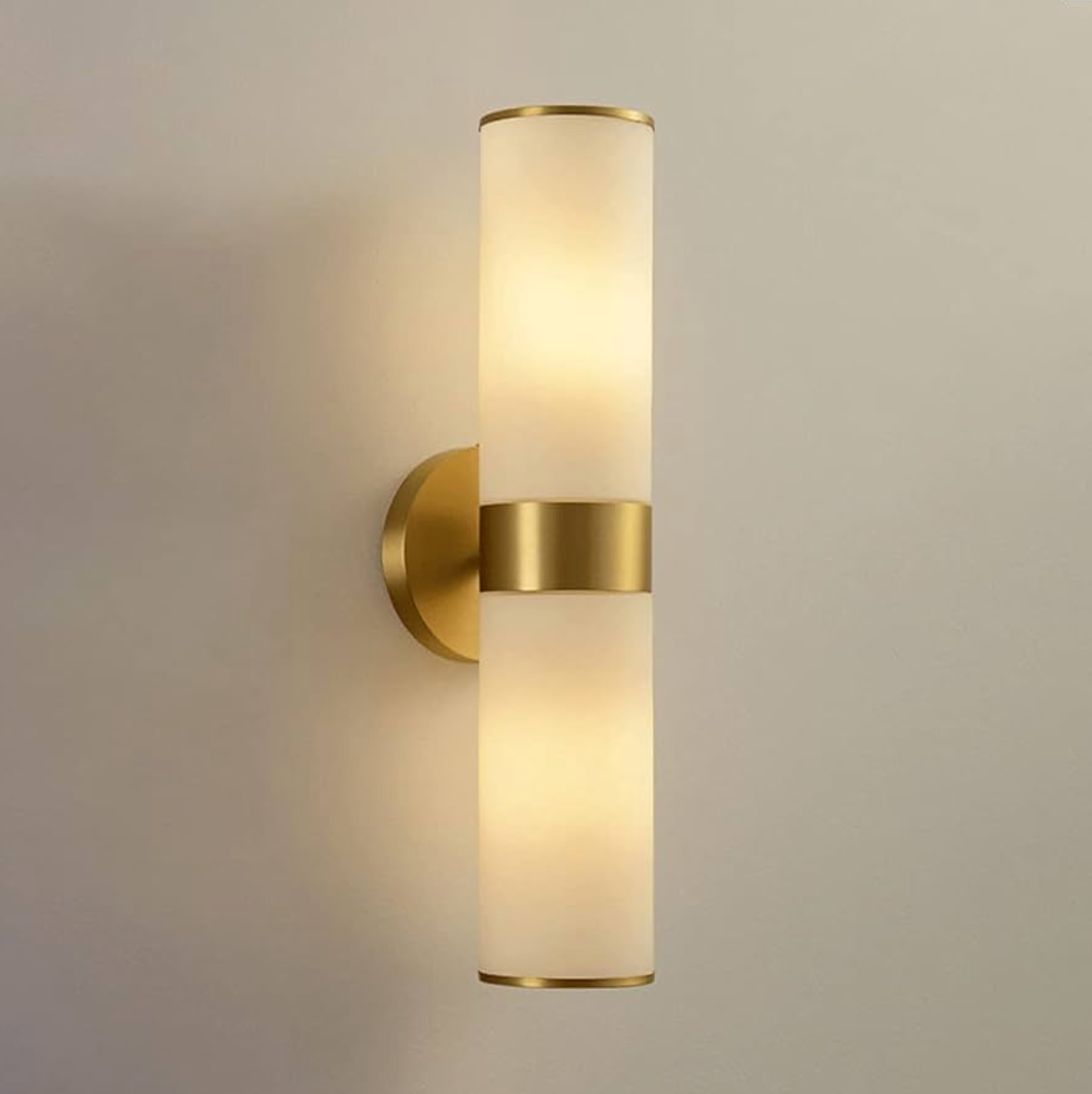 Brehn | Stilvolle Wandleuchte in einem goldenen Farbton inspiriert