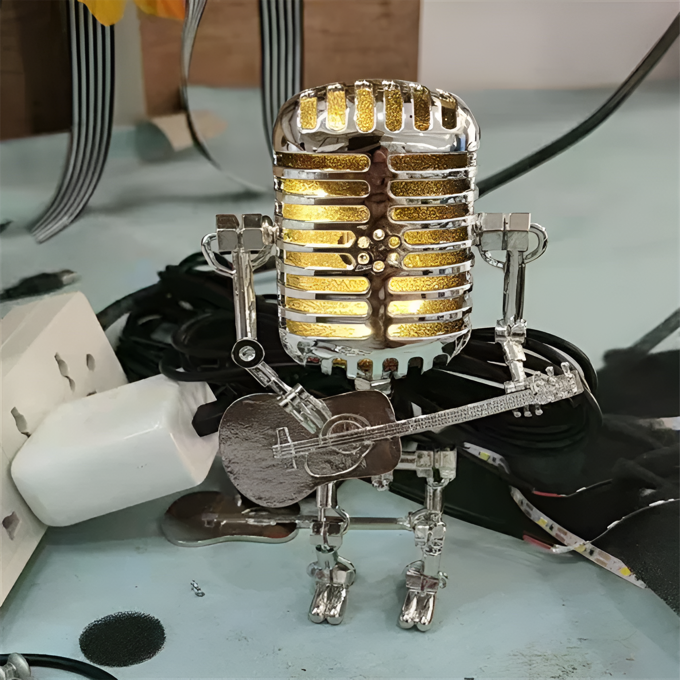 Robot Tischlampe mit Gitarre – LED-Deko im Vintage-Stil für den Schreibtisch | Brehn