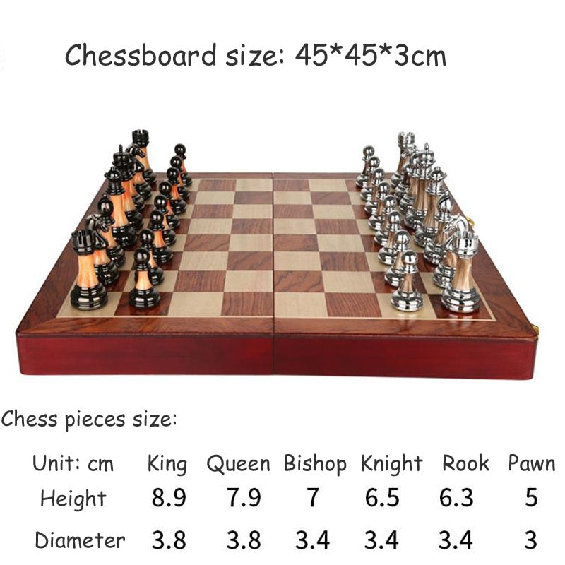 Brehn | Luxuriöses Schachspiel aus Metall mit großem 45 cm großem Holzbrett