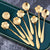 8-teiliges Teelöffelset aus Edelstahl mit Blumenmuster