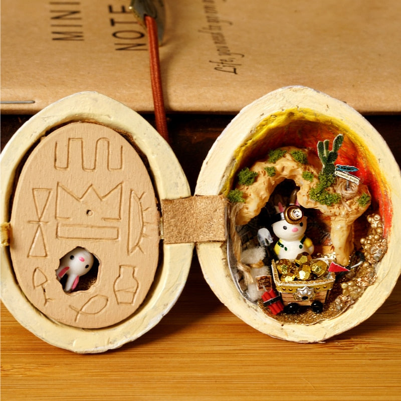 Handgefertigtes Holz Miniatur Walnuss Puppenhaus | Brehn