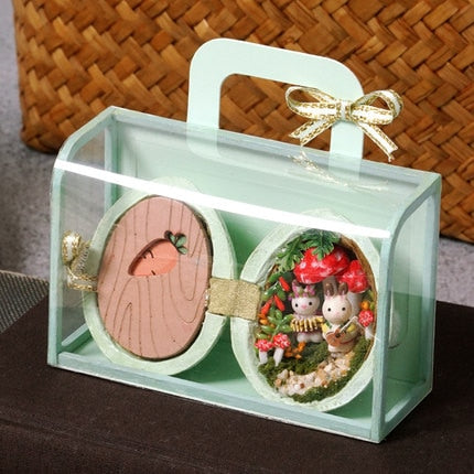Handgefertigtes Holz Miniatur Walnuss Puppenhaus | Brehn