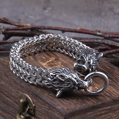 Silbernes Wikingerarmband „WolfBand“ – Handgefertigt mit Fenrir-Motiv