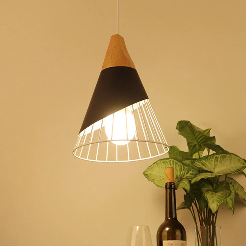 Vintage Pendelleuchte mit Kabel – Industrielle Hängelampe aus Metall und Holz | Brehn