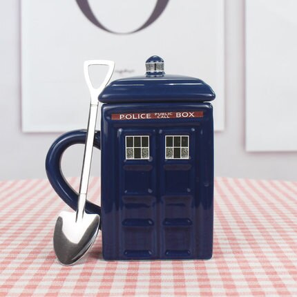 Sci-Fi Polizei Box Becher mit Löffel – ideales Geschenk für Kaffee- und Teeliebhaber
