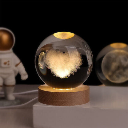 Leuchtende Kristallkugel mit LED – Dekorative 3D-Glaskugel mit Galaxie-Design und Holzsockel | Brehn
