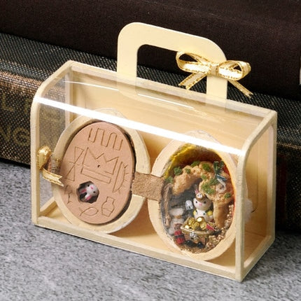 Handgefertigtes Holz Miniatur Walnuss Puppenhaus | Brehn