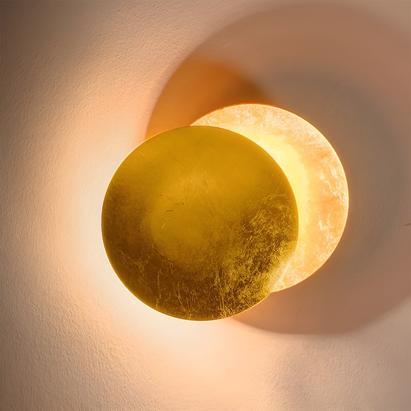 Sonnenstrahl - Elegante LED-Wandleuchte mit 360°-Drehfunktion für den Industriedesign | Brehn