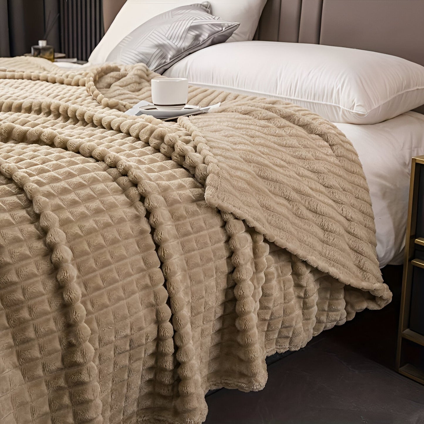 Brehn | EliteWave Plaid - Ultrafluffy strukturierte korallfarbene Fleece-Decke