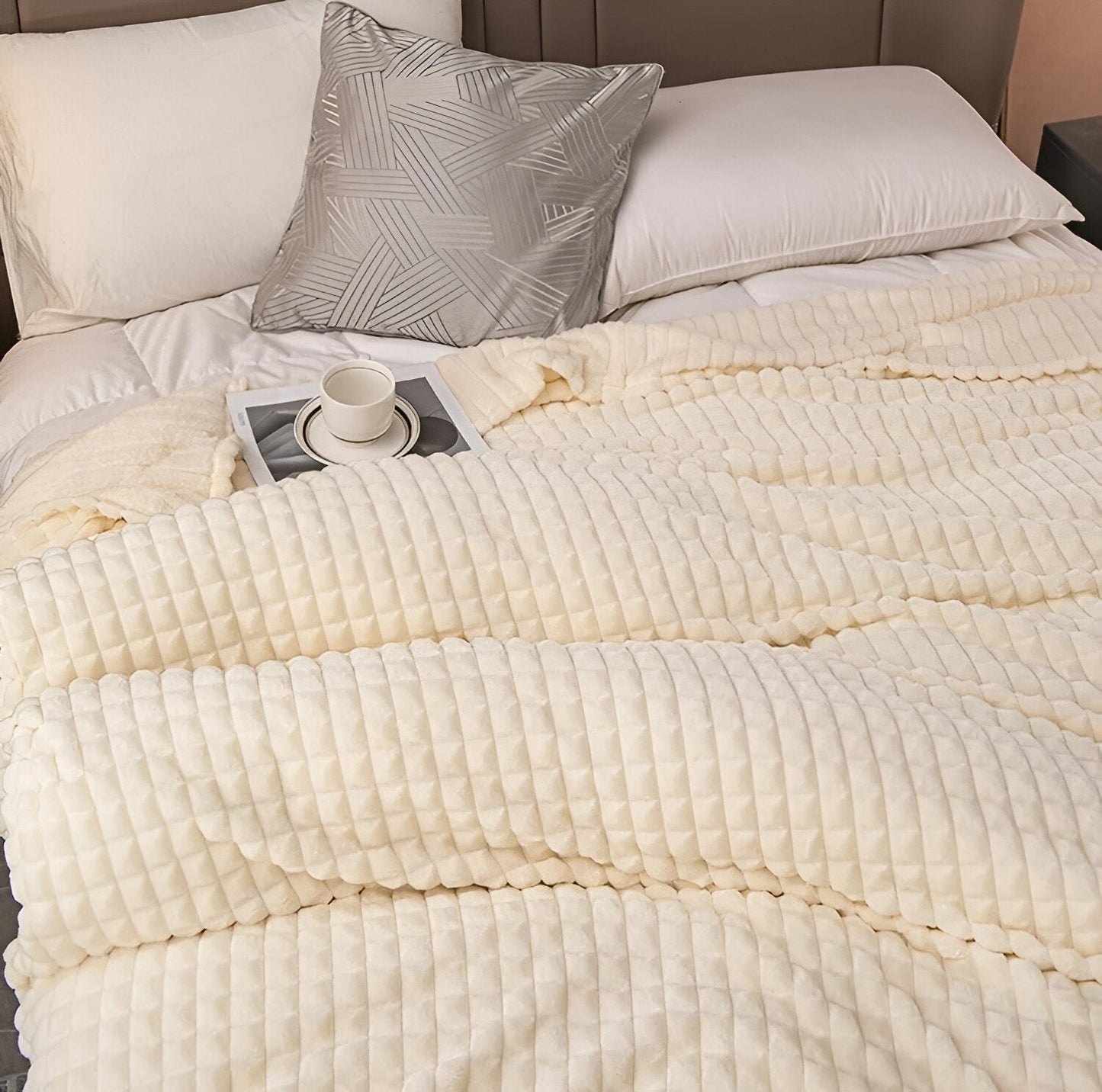 Brehn | EliteWave Plaid - Ultrafluffy strukturierte korallfarbene Fleece-Decke