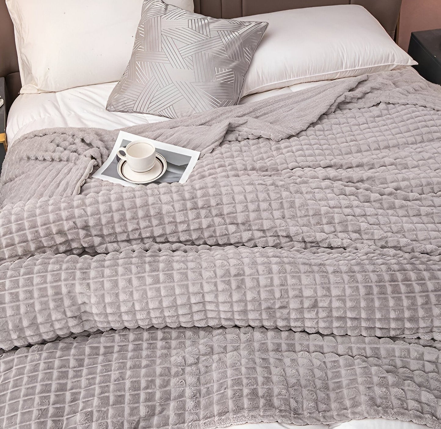 Brehn | EliteWave Plaid - Ultrafluffy strukturierte korallfarbene Fleece-Decke