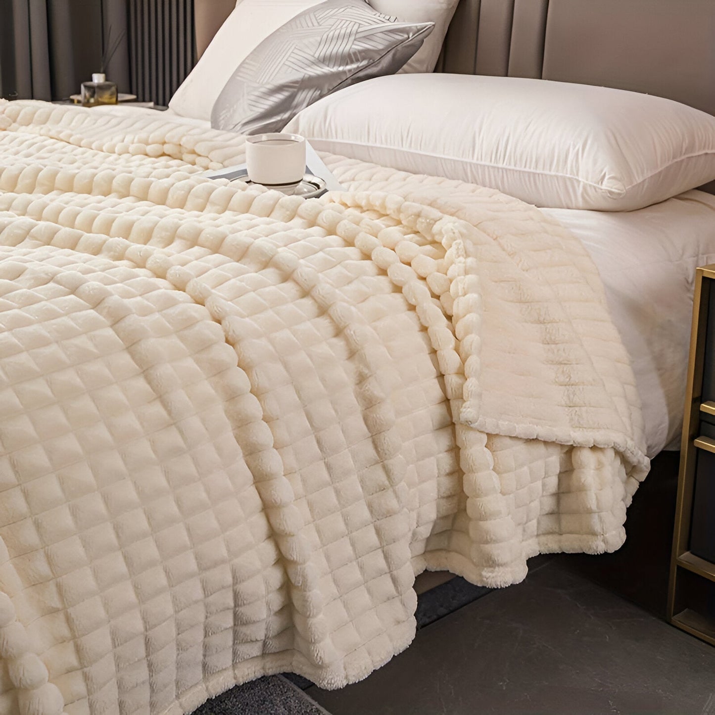 Brehn | EliteWave Plaid - Ultrafluffy strukturierte korallfarbene Fleece-Decke
