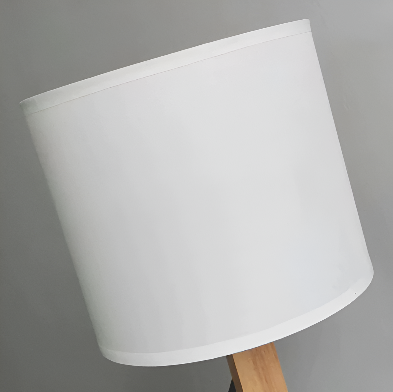 Flexible Robot Schreibtischlampe aus Solid Wood – LumoBot | Brehn