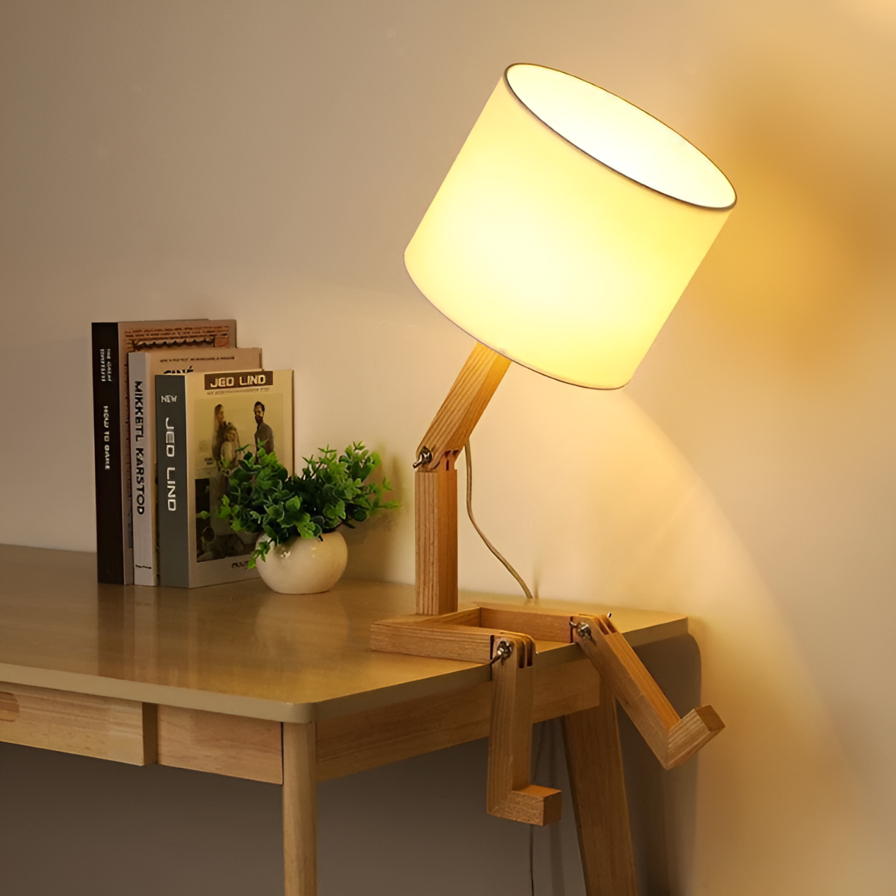 Flexible Robot Schreibtischlampe aus Solid Wood – LumoBot | Brehn