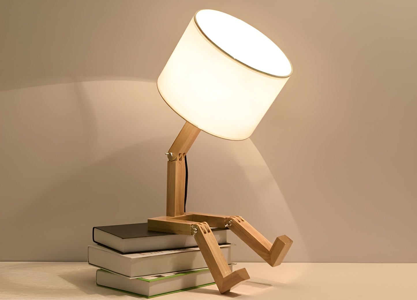 Flexible Robot Schreibtischlampe aus Solid Wood – LumoBot | Brehn