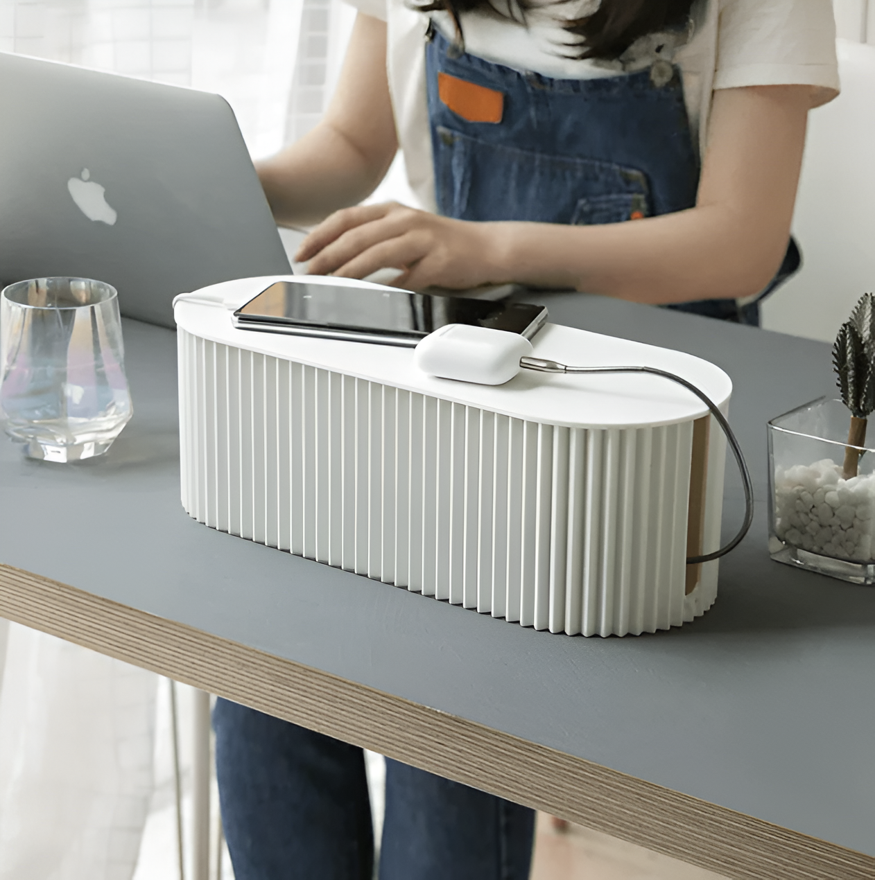 Brehn | Minimalistische Kabelbox im Macaron-Stil