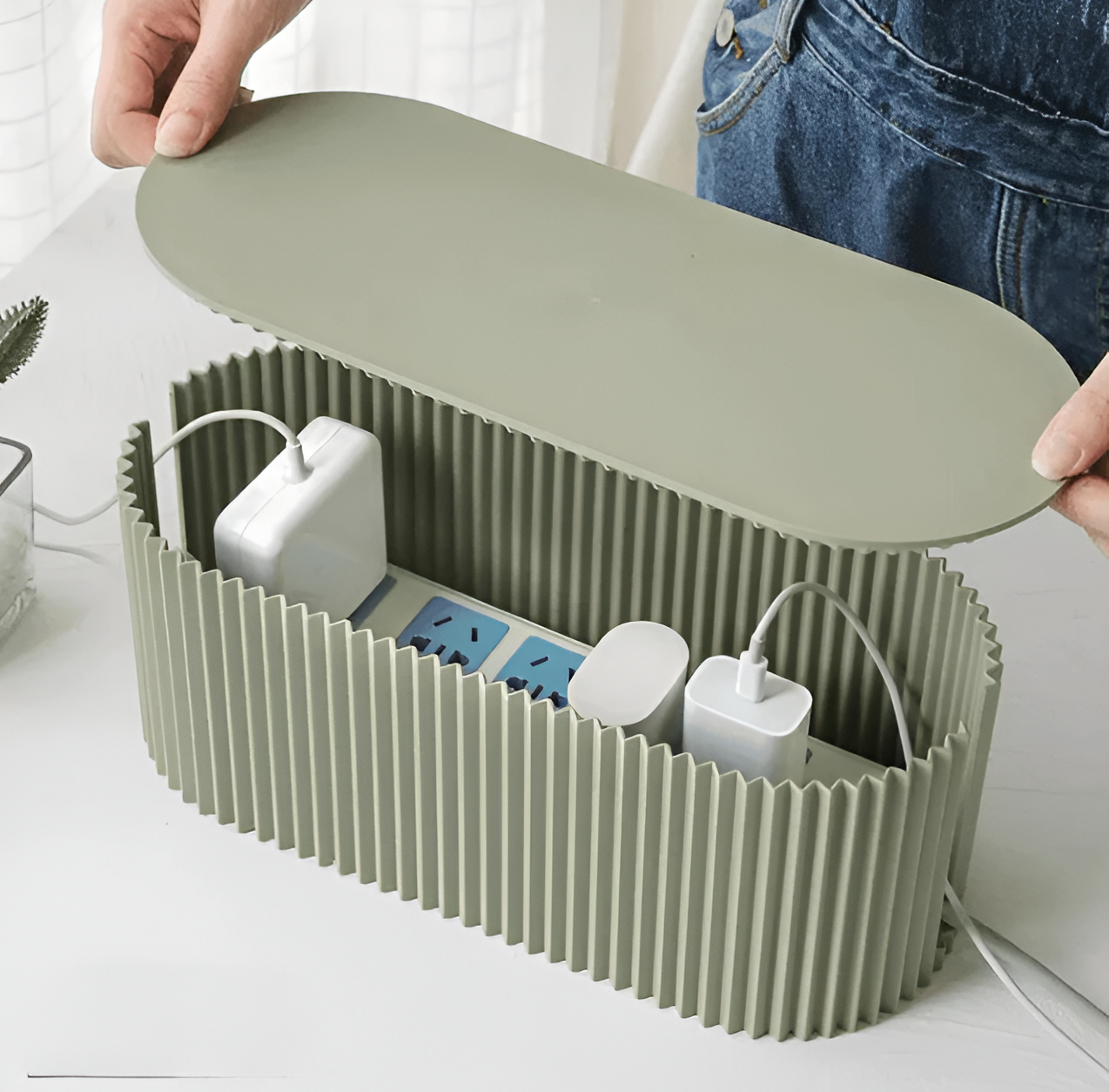 Brehn | Minimalistische Kabelbox im Macaron-Stil
