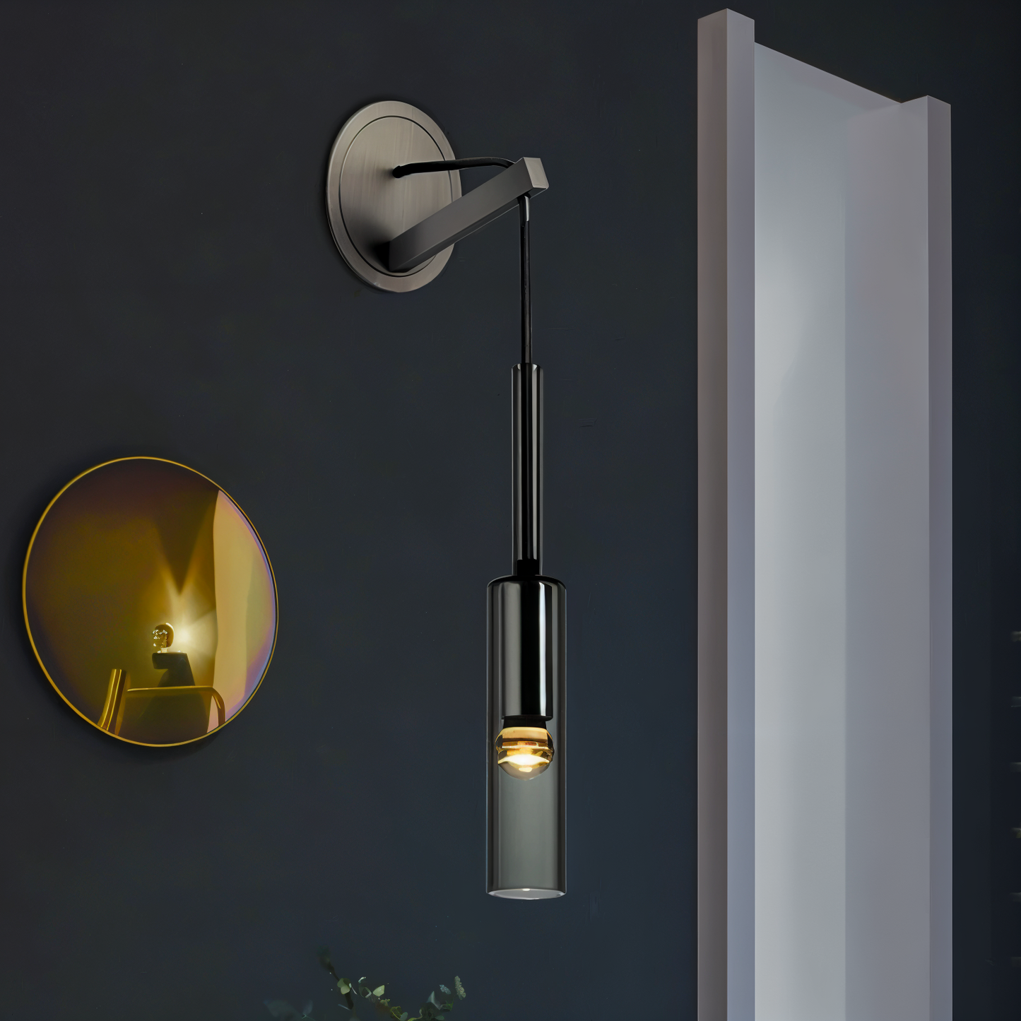 Minimalistische Wandleuchte mit Rauchglas – Orvane | Brehn