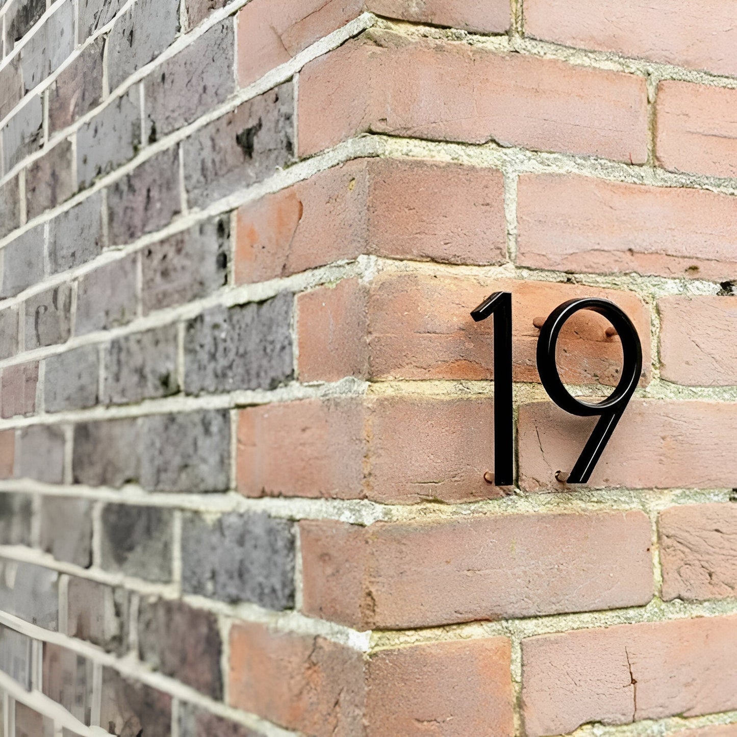 Brehn | Schwarz Ganz Hausnummer  -  Hausnummer Modern  -  Hausnummer Schild