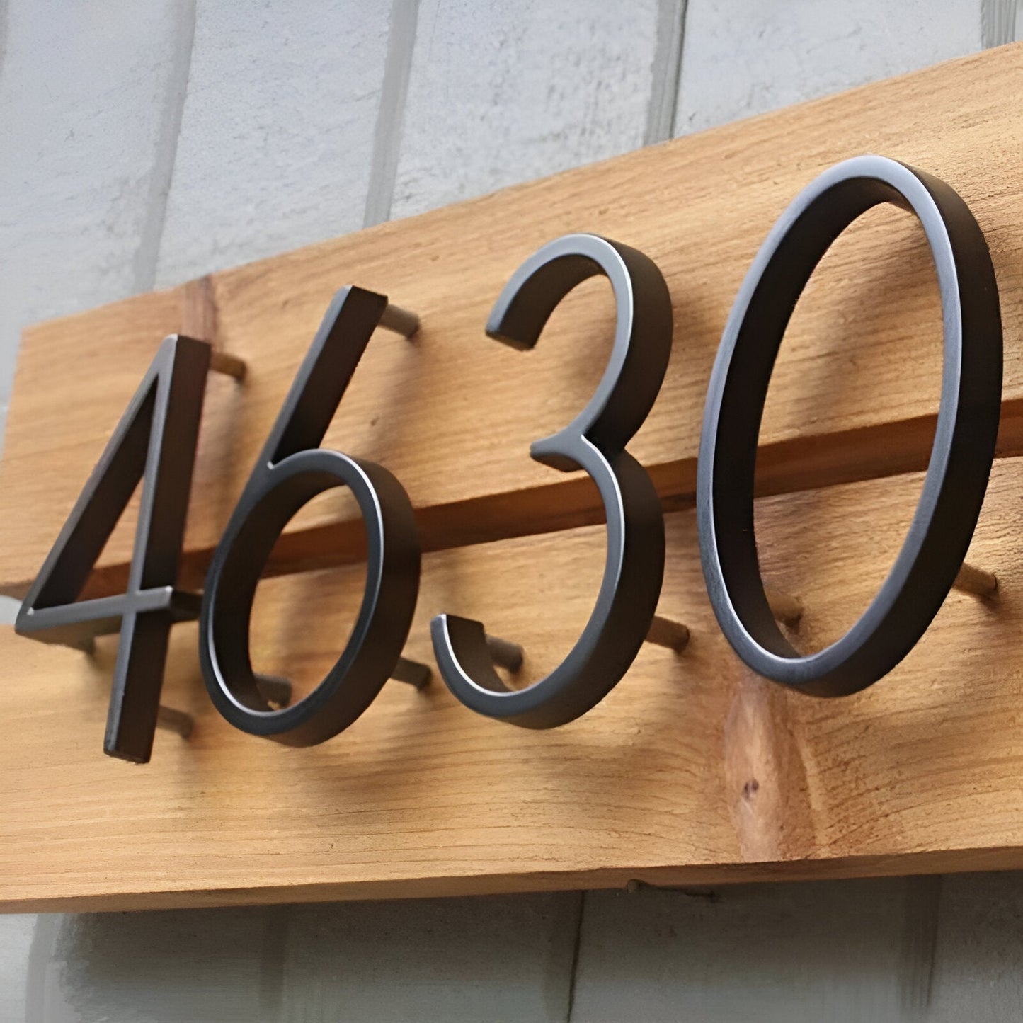 Brehn | Schwarz Ganz Hausnummer  -  Hausnummer Modern  -  Hausnummer Schild