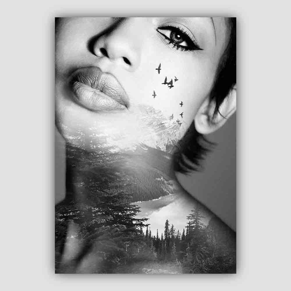 Abstrakter Schwarz-Weiß-Fotodruck: Frau und Wald