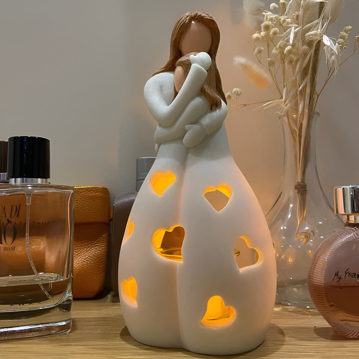 Brehn | Umarmende Mutter Tochter Figur Flackernder Kerzenhalter - LoveGlow