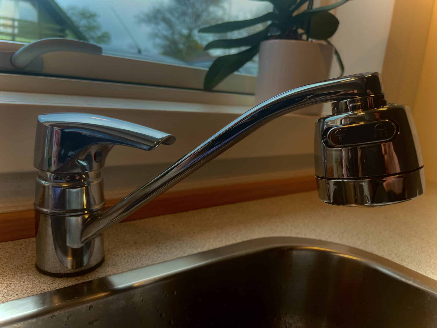 Wasserspar Aufsatz aus Edelstahl um 360 Grad beweglich ausziehbar | Brehn