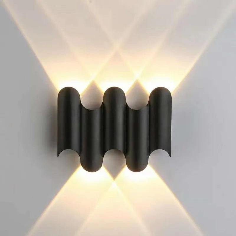 Zeitgenössische Wandlampe mit natürlichem Glanz