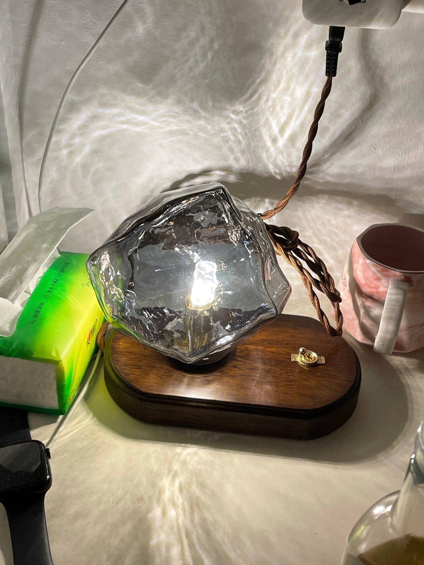 Brehn | GlowCraft Tischlampe - Elegante kabellose Tischlampe mit Bewegungssensor