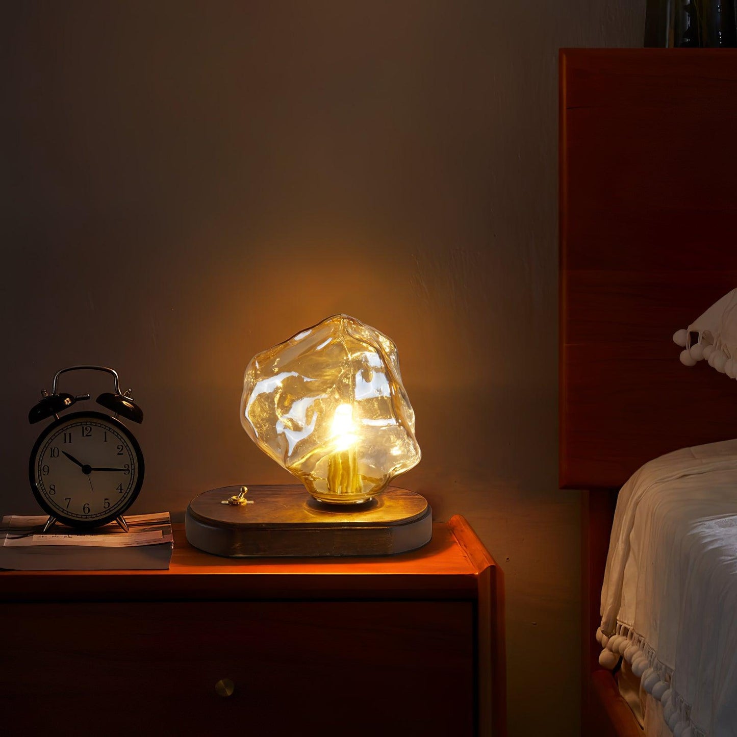 Brehn | GlowCraft Tischlampe - Elegante kabellose Tischlampe mit Bewegungssensor