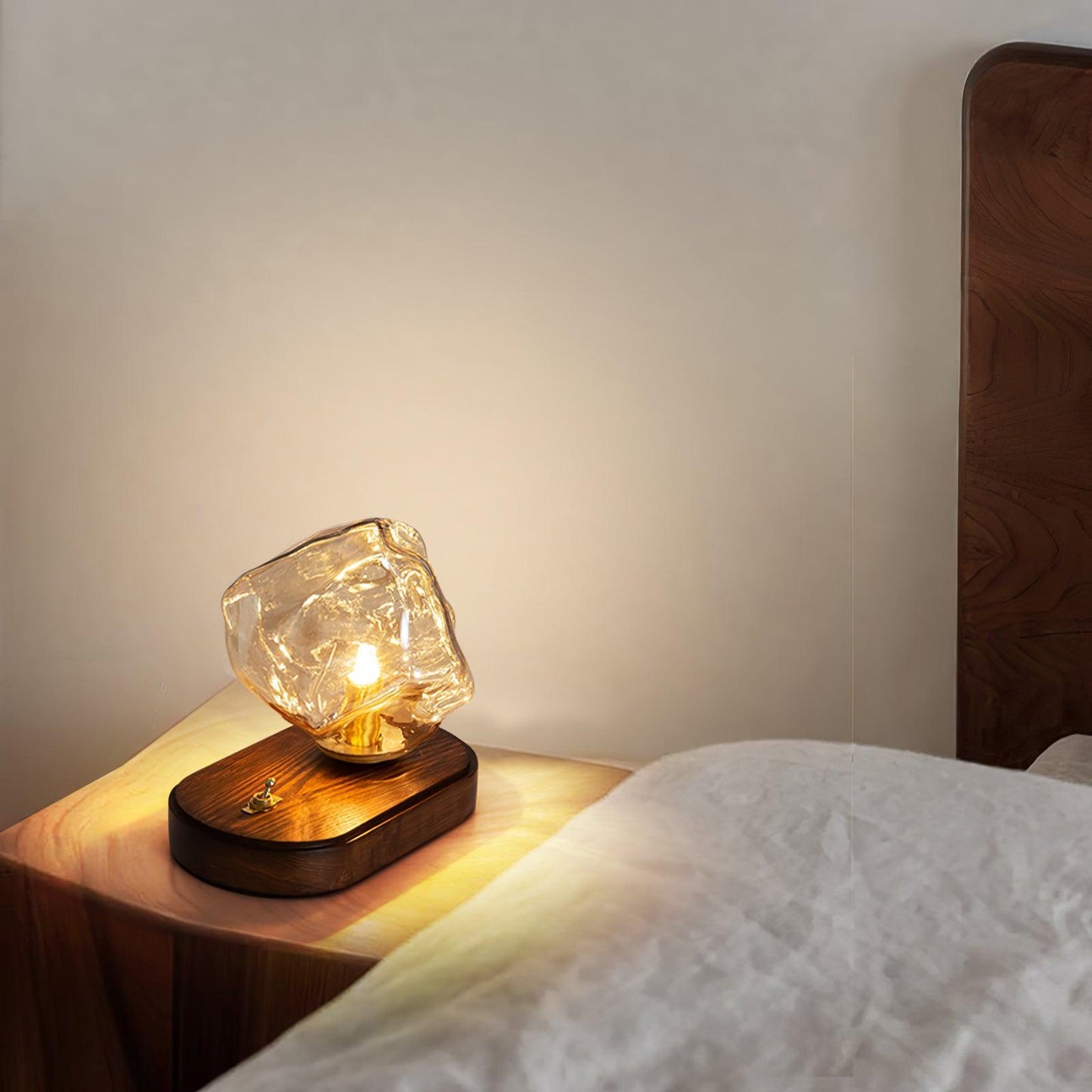 Brehn | GlowCraft Tischlampe - Elegante kabellose Tischlampe mit Bewegungssensor