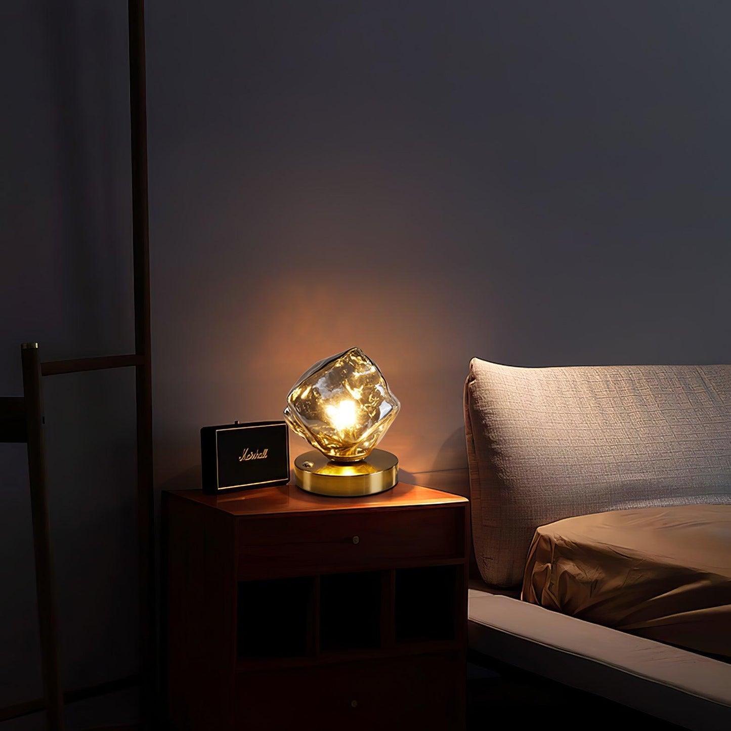 Brehn | GlowCraft Tischlampe - Elegante kabellose Tischlampe mit Bewegungssensor