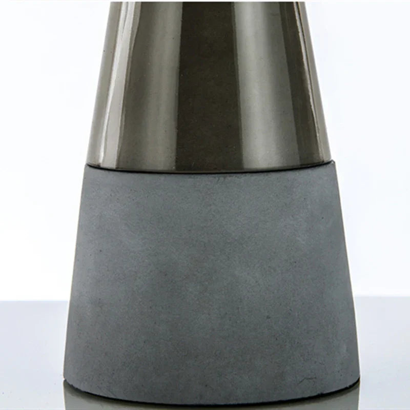 Industrielle Tischlampe aus Stahl mit Glas-Schirm – Moderne Vintage Nachttischlampe | Brehn
