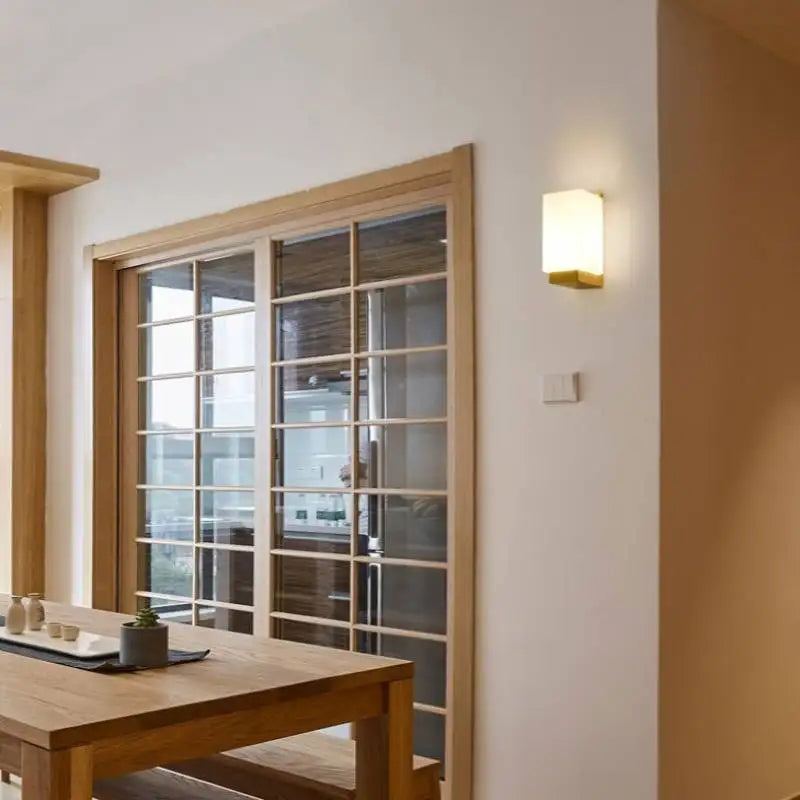 Japanische Wandleuchte aus Holz für Schlafzimmer – Minimalistische Lampe mit natürlicher Beleuchtung | Brehn