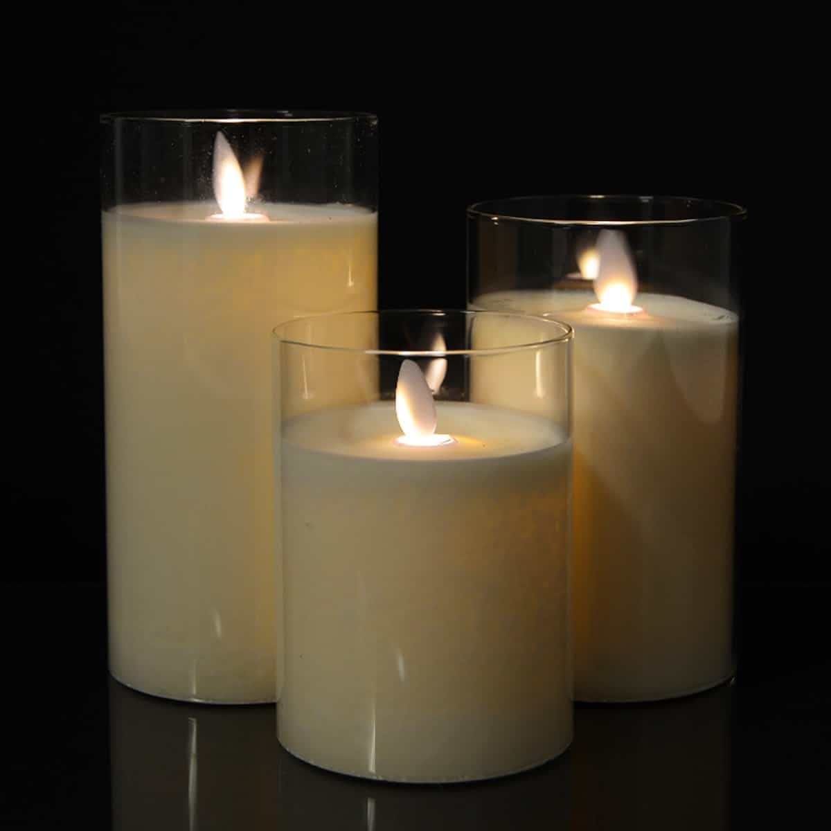 LED-Kerze in Glas mit beweglicher Flamme und Fernbedienung -Weiß- 3 Stück. | Brehn