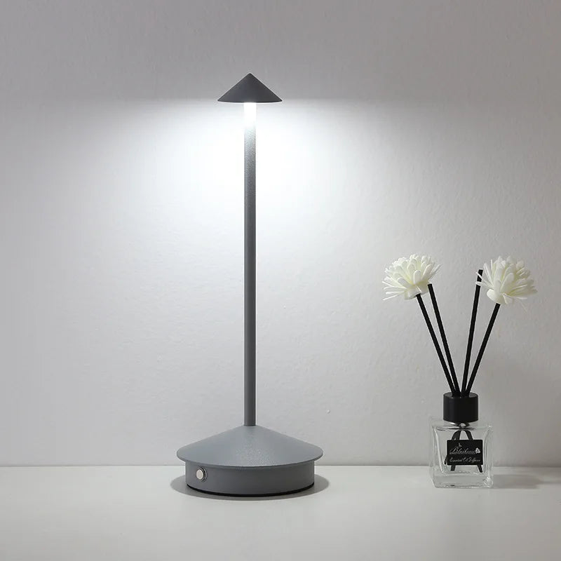 Moderne LED Tischleuchte mit Berührungssensor – Dimmbar, Kabellos und Minimalistisches Design | Brehn