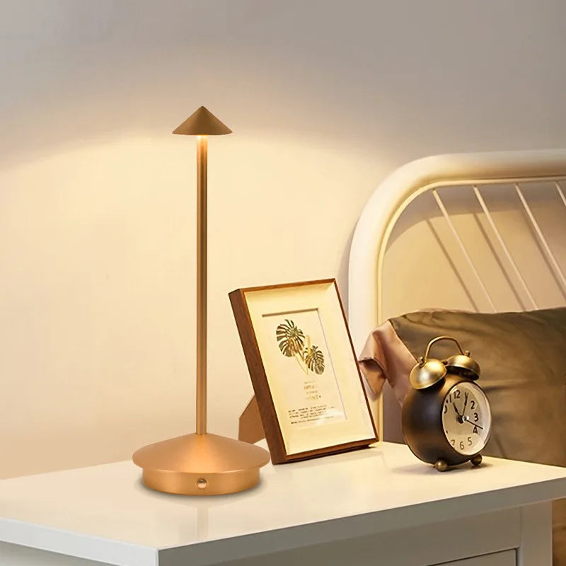 Moderne LED Tischleuchte mit Berührungssensor – Dimmbar, Kabellos und Minimalistisches Design | Brehn