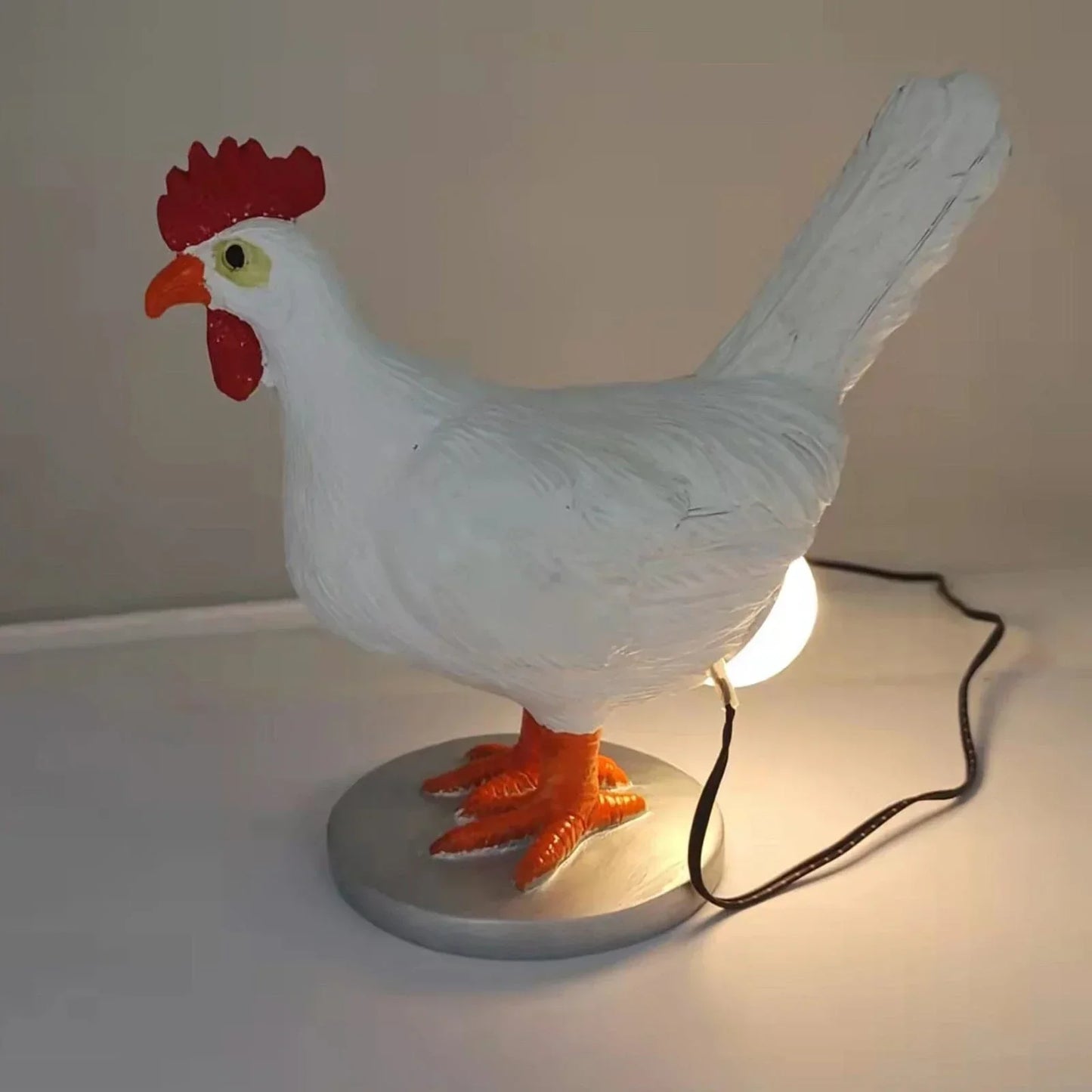 Innovative Lampe für Hühner - Fördert das Legen - Schaltet sich ein und wärmt sich auf | Brehn