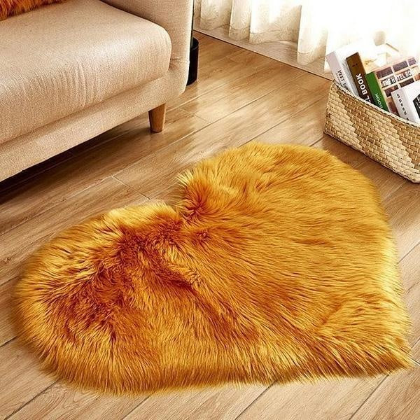 Love Herzförmiger Faux Schafpelz Teppich | Brehn