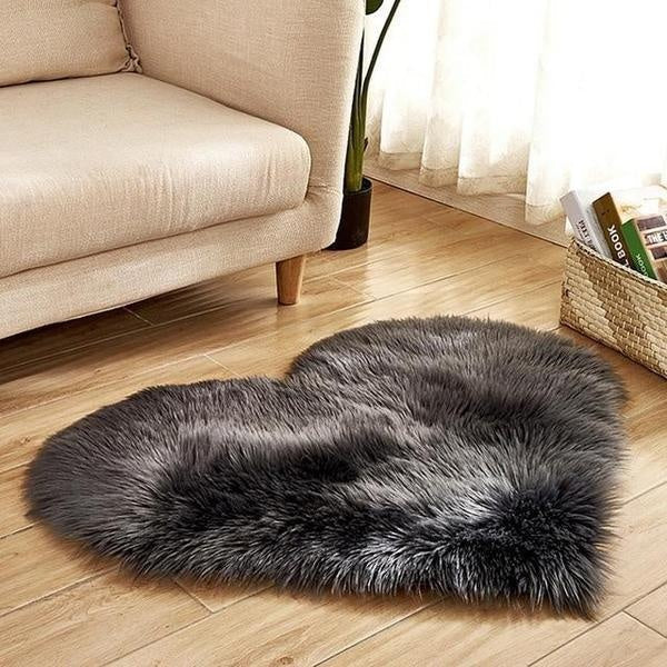 Love Herzförmiger Faux Schafpelz Teppich | Brehn