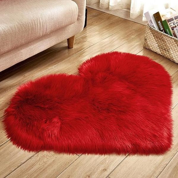 Love Herzförmiger Faux Schafpelz Teppich | Brehn
