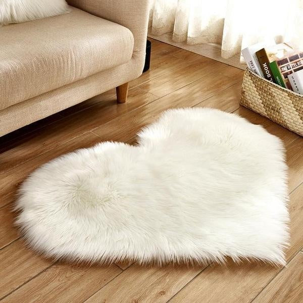 Love Herzförmiger Faux Schafpelz Teppich | Brehn