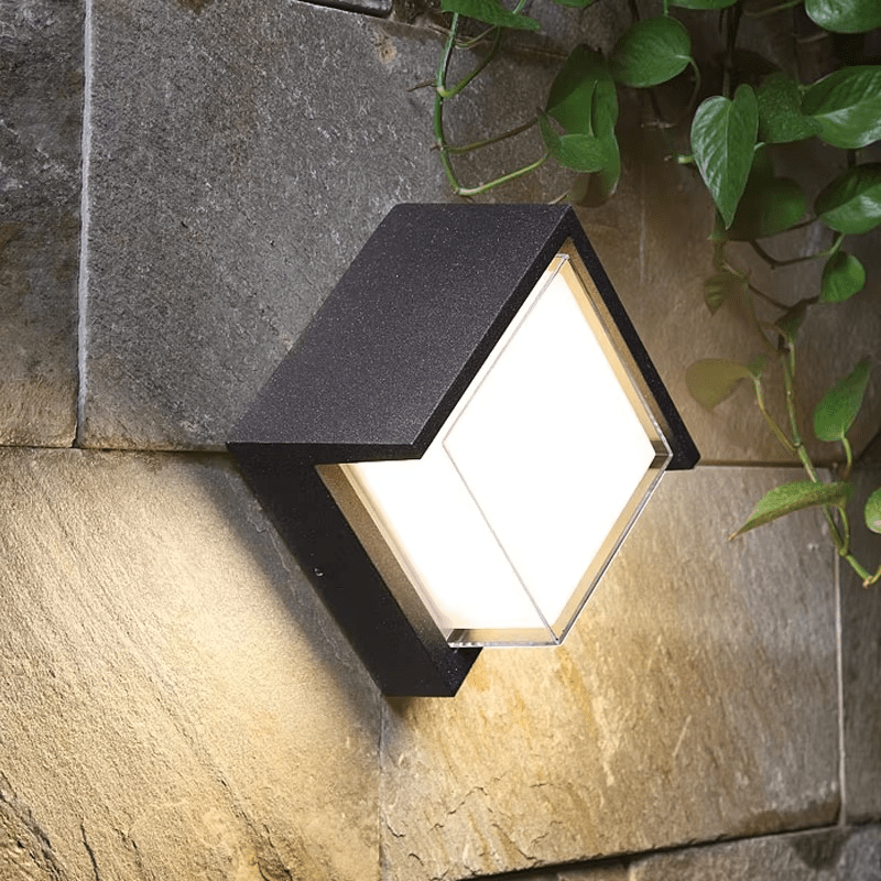 Moderne LED-Außenwandleuchte mit Bewegungsmelder